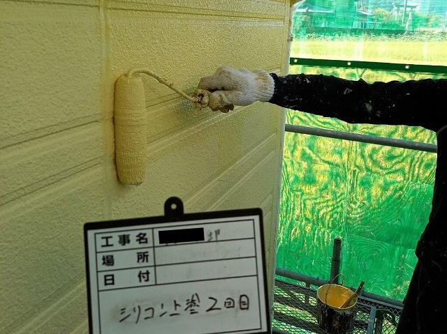 シリコン塗料上塗り　2回目